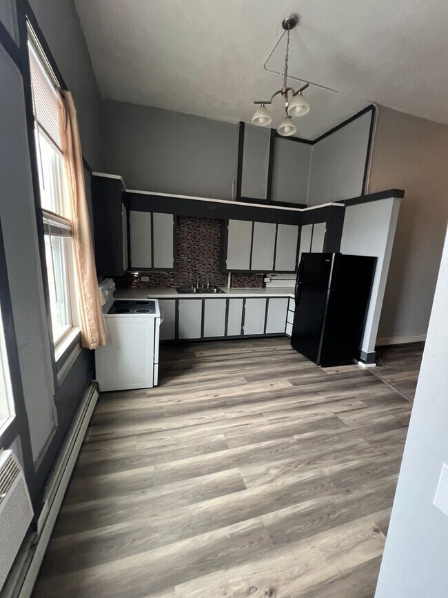 Building Photo - 317 N Clinton Ave