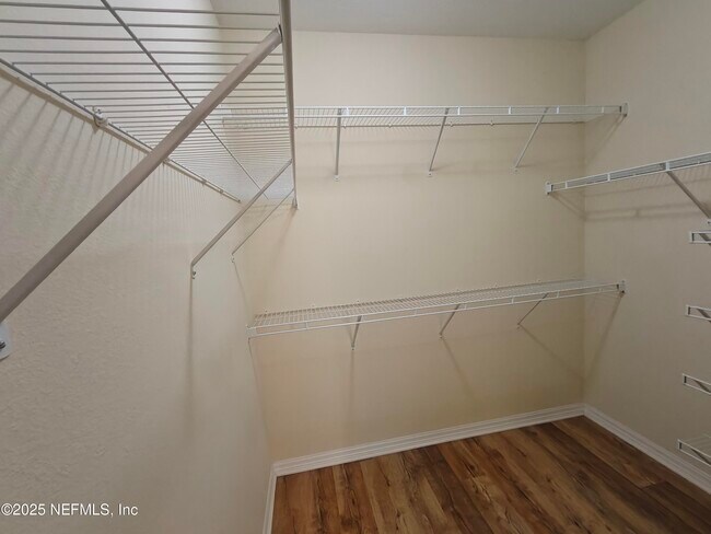 Building Photo - 223 Osprey Marsh Ln