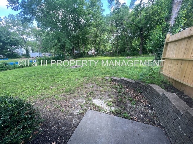 Building Photo - 310 W Poplar St