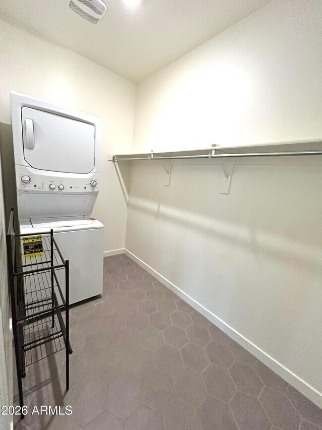 Building Photo - 2215 W Harmont Dr