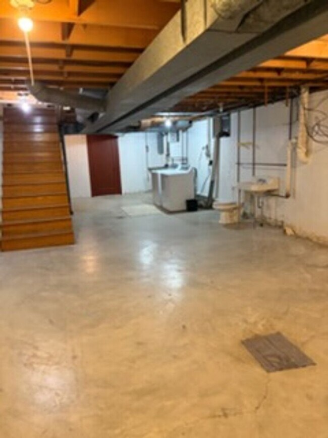 Building Photo - 8100 - 547/549 COURT AVE. (WESTON)