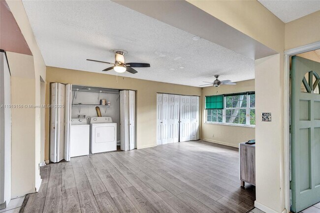 Building Photo - 5551 SW 57th St