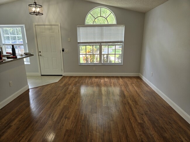 Building Photo - 3080 Fox Ln