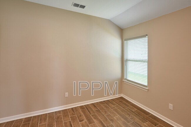 Building Photo - 2506 Cove Real Dr