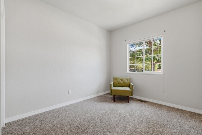 Building Photo - 1285 Claremont Dr