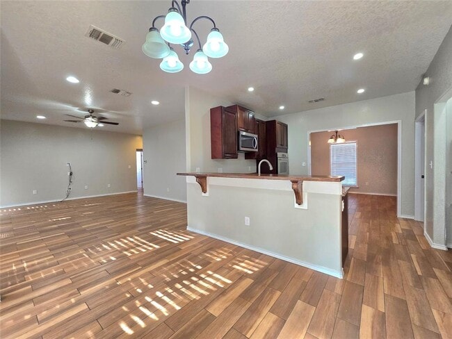 Building Photo - 6 Sunflower Cir
