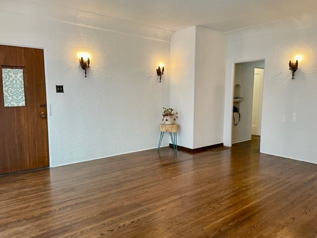 living room - 616 Magnolia Ave