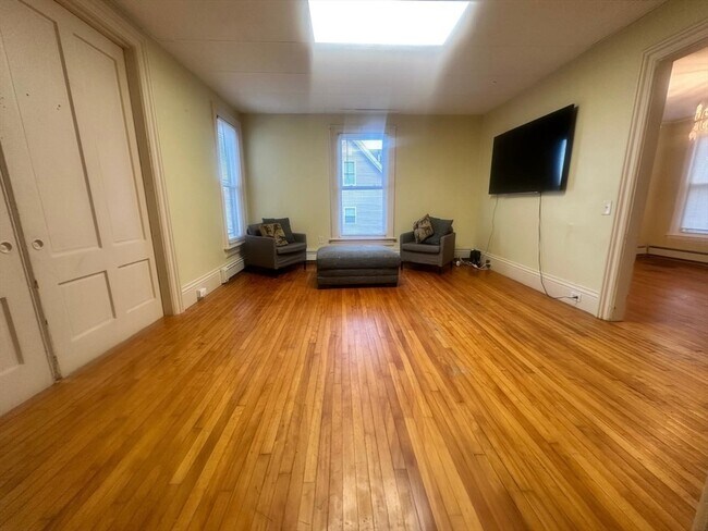 Building Photo - 163 Austin St