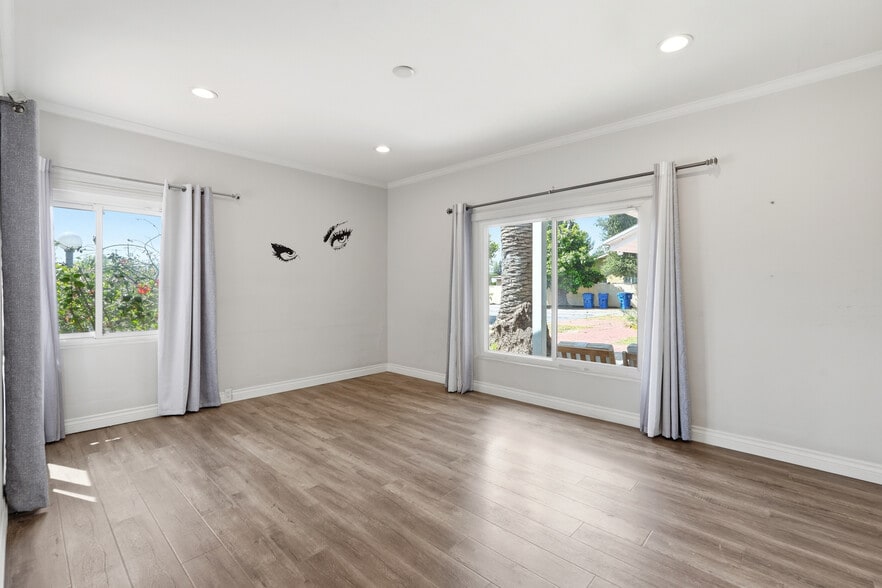 Building Photo - 8647 Corbin Ave