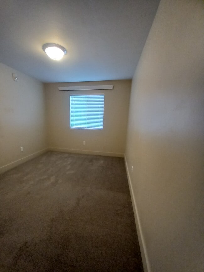Building Photo - 310 Ella Ln