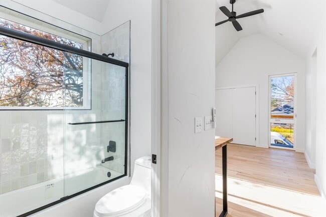 Building Photo - 1205 Perez St