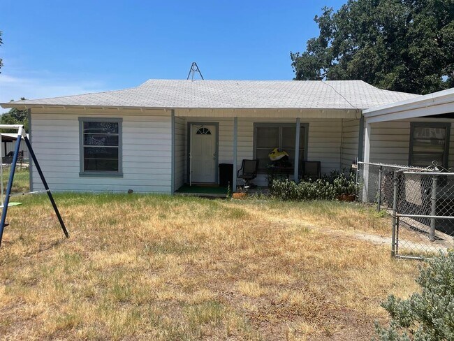 Building Photo - 120 Live Oak St