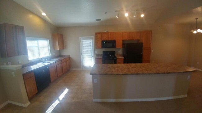 Building Photo - 9463 Ashbury Cir #203