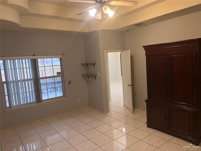 Building Photo - 10 Selena St