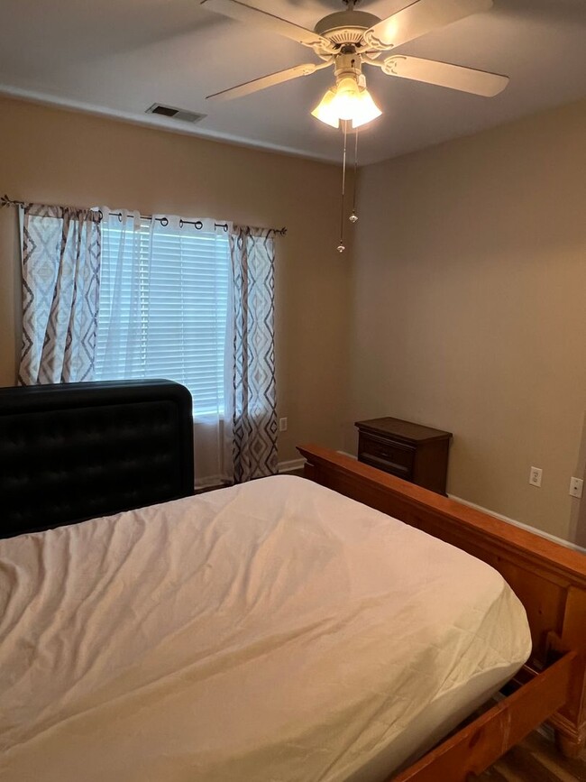 Building Photo - 2 bedroom 2 bath fully furnished 1st floor...