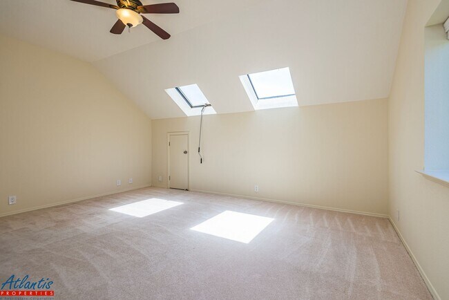 Building Photo - Lovely Townhouse | Resort-Style Community