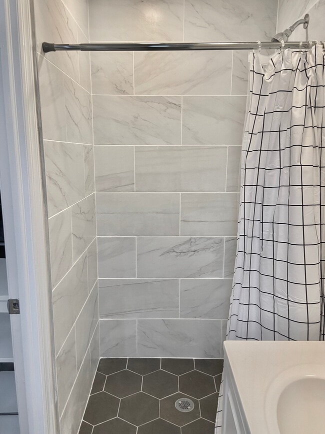 Building Photo - 414 Grand St