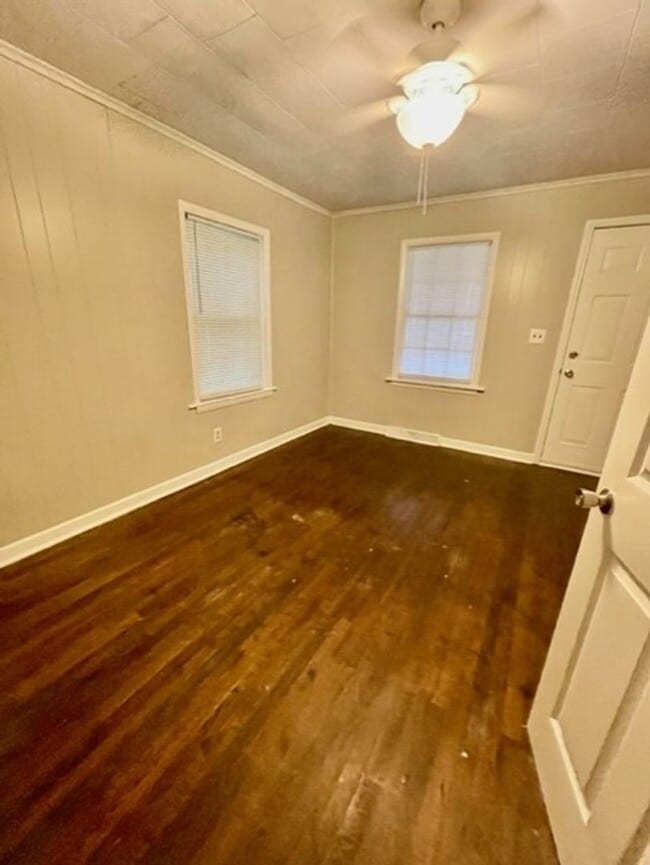 Building Photo - Adorable 2 bedroom 1 bath home . Located i...