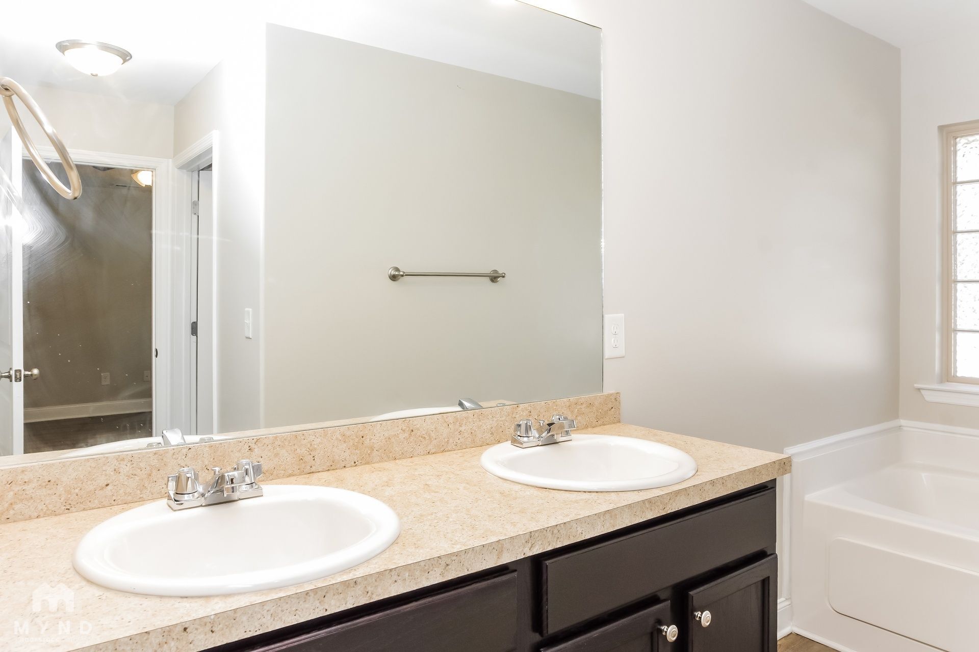 Building Photo - 201 Bermuda Lakes Dr