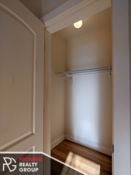 Building Photo - 4036 N Ashland Ave