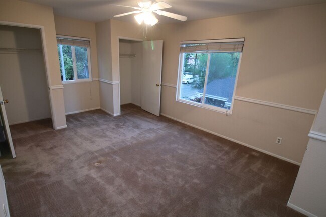 Building Photo - Refurbished Cape Cod Townhome – 2 Master B...