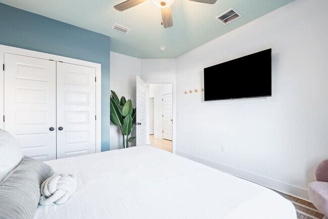 Building Photo - 19901 Charlie Claude Dr