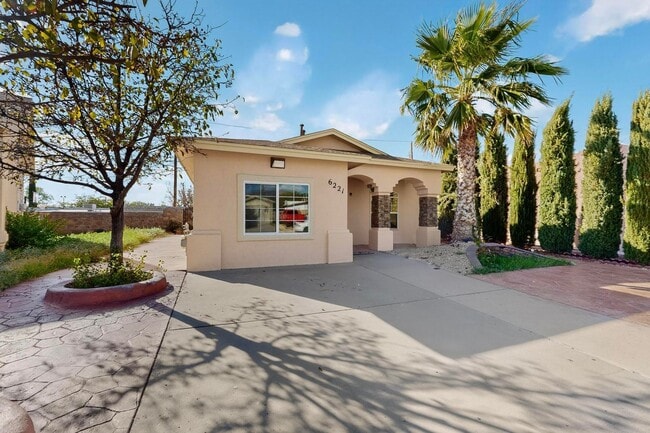 Building Photo - 3 bedroom, 2 bath single story home in Wes...