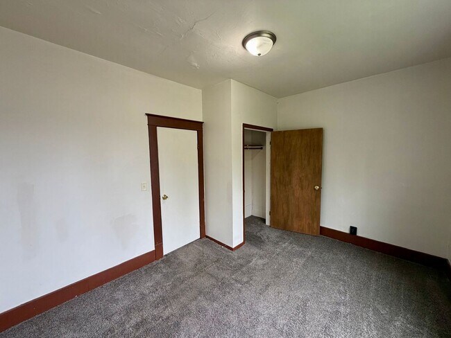 Building Photo - 1305 Merrill Ave