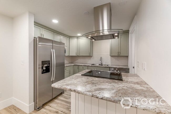 Building Photo - Brand New Basement Apartment With Private ...