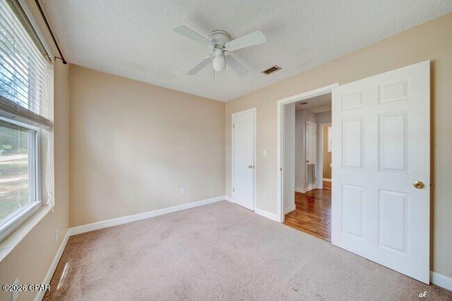 Building Photo - 108 N Marie Dr