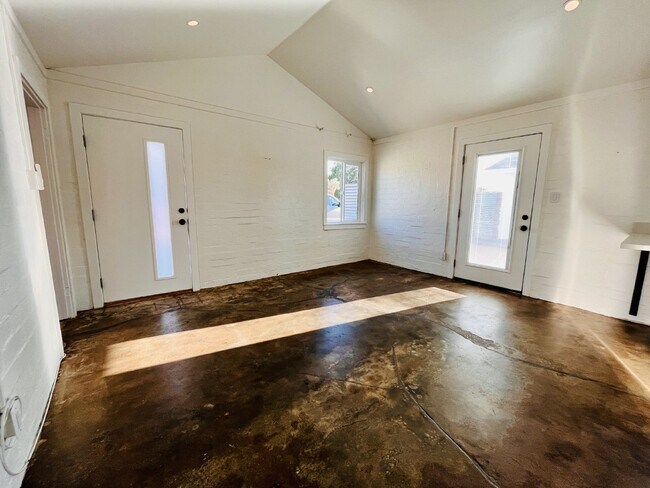 Building Photo - Adorable Studio Cabin near Joshua Tree Town Center