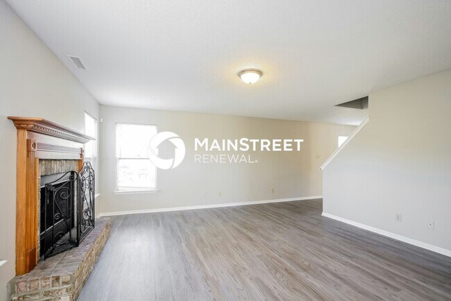 Building Photo - 4 Bedroom Pet-Friendly Home in Indianapolis, IN with Main Street Renewal