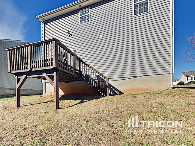 Building Photo - 2433 Terra Dr