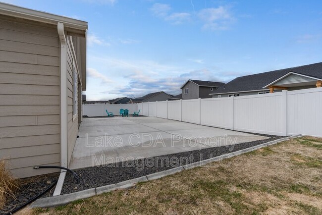 Building Photo - 5673 W Rockingham Dr