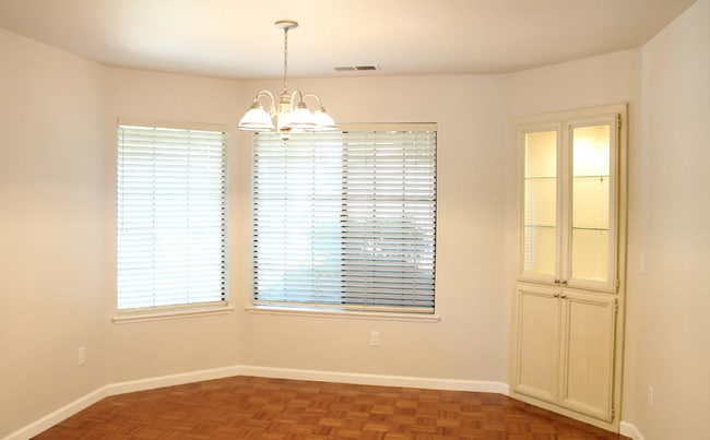 Building Photo - Charming Woodland Home for Rent