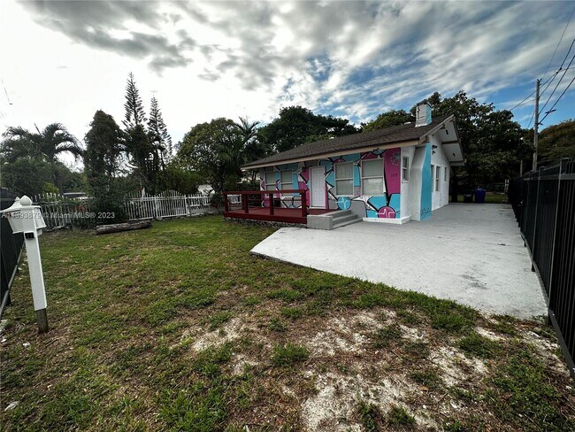 Primary Photo - 105 NW 31st St
