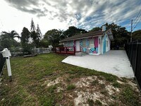 Building Photo - 105 NW 31st St