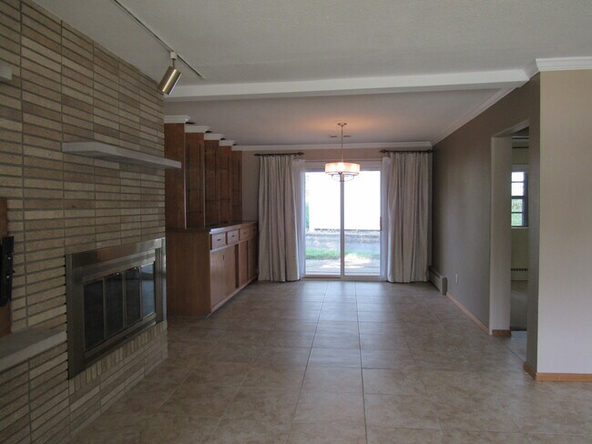 Building Photo - 1012 16th 1/2 St