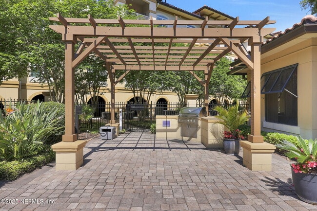 Building Photo - 4300 S Beach Pkwy