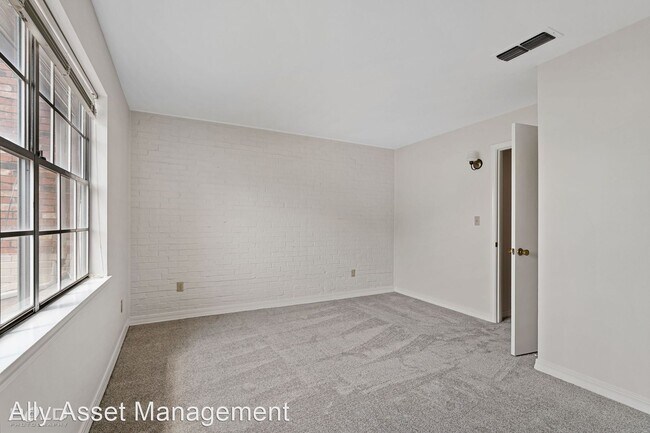 Building Photo - 3 br, 2 bath House - 203 Stratmore