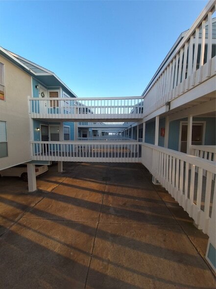 Building Photo - 500 Tiki Dr