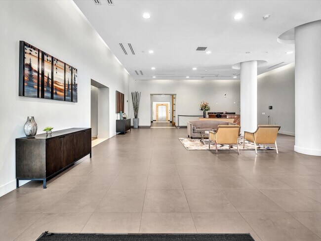 Building Photo - 665 NE 25th St