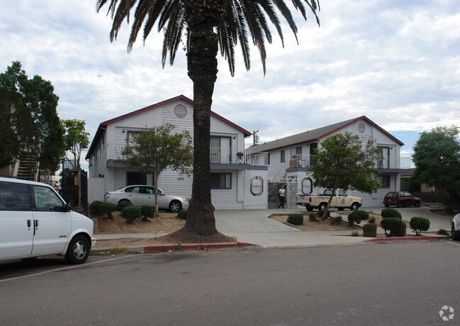 Primary Photo - 3535-3545 43rd St