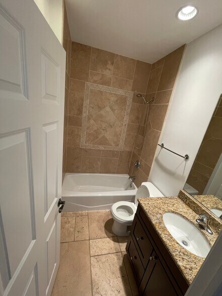 Building Photo - 6444 W Belmont Ave