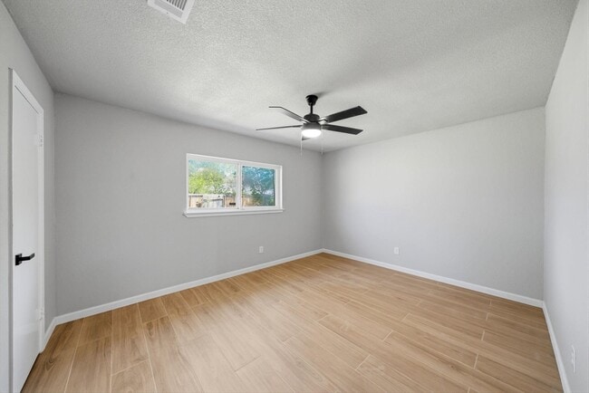 Building Photo - 7530 Millbrae Ln