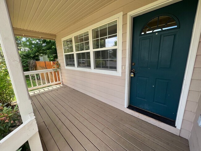 Building Photo - NE Bend 3 Bed/2 Bath Single Family Home - ...