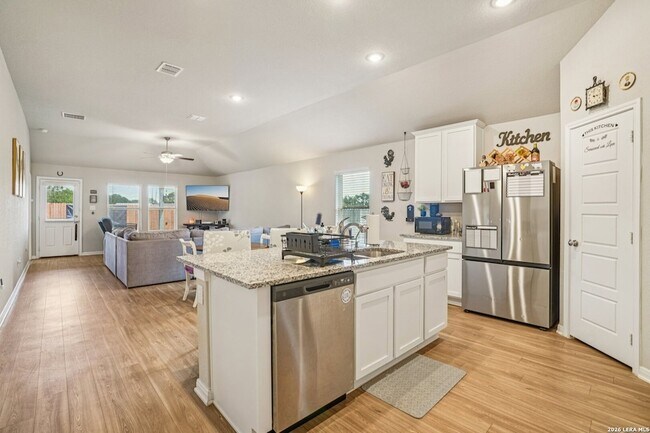 Building Photo - 633 Oleander Crk