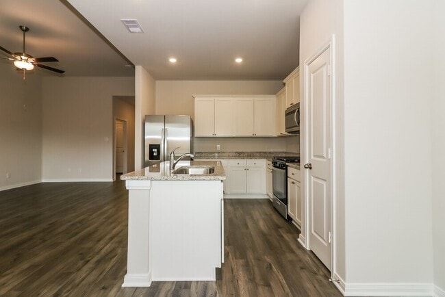 Building Photo - 401 Polly Grv Dr