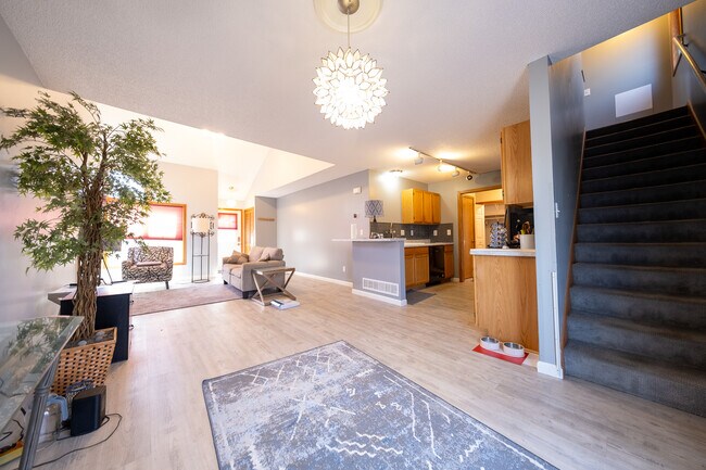 Building Photo - 1039 Fillmore Cir NE