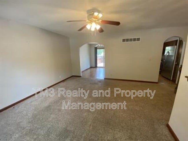 Building Photo - 12725 S Raintree Dr